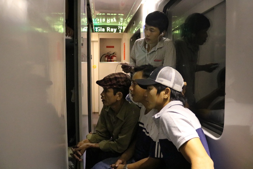 Chuyến tàu chở bao nỗi nhớ - Ảnh 6. Chuyến tàu chở bao nỗi nhớ - Ảnh 6.