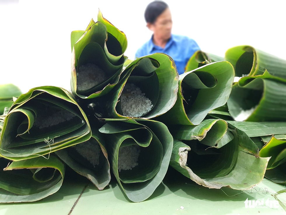 Tiểu đội nông dân Huế ‘cưỡi’ phi cơ vô Sài Gòn gói bánh chưng, bánh tét - Ảnh 5. Tiểu đội nông dân Huế ‘cưỡi’ phi cơ vô Sài Gòn gói bánh chưng, bánh tét - Ảnh 5.