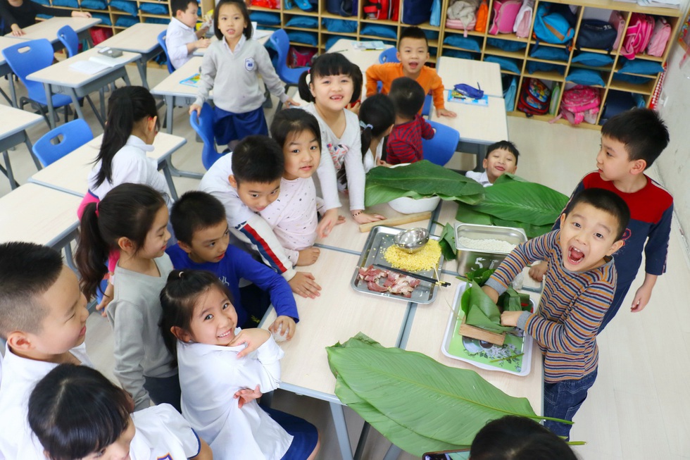 Phụ huynh xúc động khi con học làm Mâm cỗ đoàn viên - Ảnh 8. Phụ huynh xúc động khi con học làm Mâm cỗ đoàn viên - Ảnh 8.