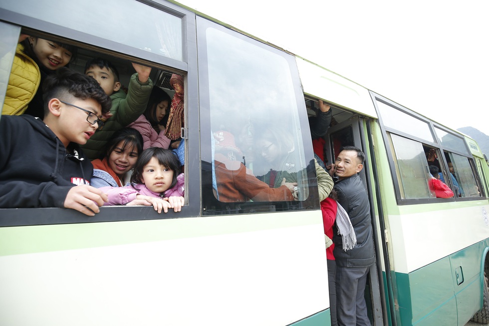 Du khách hài hước đổi tên chùa Tam Chúc thành Chen Chúc vì quá tải - Ảnh 8. Du khách hài hước đổi tên chùa Tam Chúc thành Chen Chúc vì quá tải - Ảnh 8.