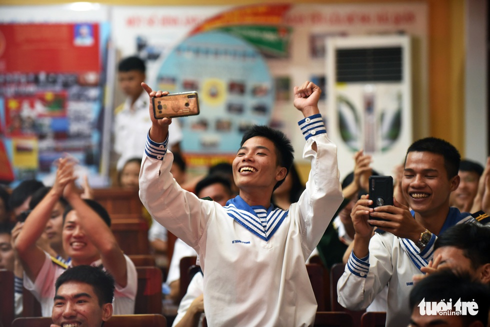 Mùa xuân biển đảo lần 9: Bên vịnh Phan Thiết, bâng khuâng nhớ Trường Sa - Ảnh 11. Mùa xuân biển đảo lần 9: Bên vịnh Phan Thiết, bâng khuâng nhớ Trường Sa - Ảnh 11.