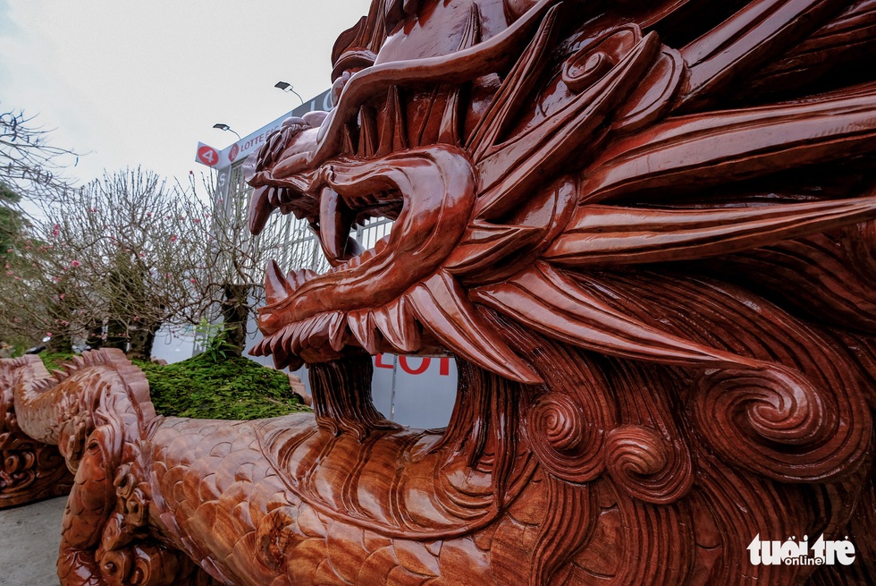 Chậu hoa đào hình rồng 1 tỉ đồng - Ảnh 7. Chậu hoa đào hình rồng 1 tỉ đồng - Ảnh 7.