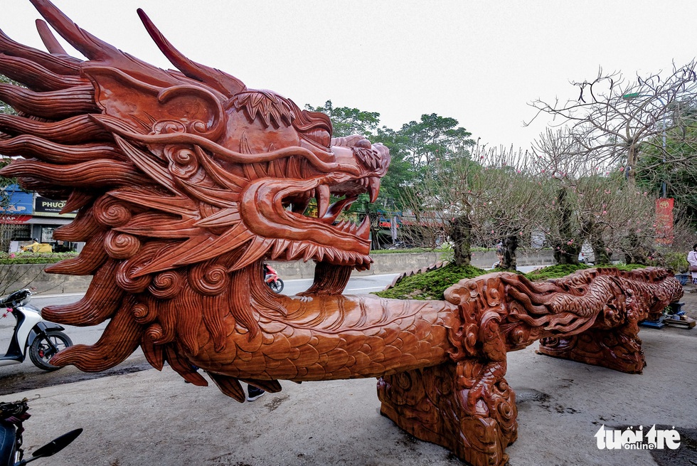 Chậu hoa đào hình rồng 1 tỉ đồng - Ảnh 2. Chậu hoa đào hình rồng 1 tỉ đồng - Ảnh 2.