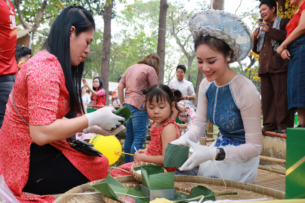 Bánh chưng, bánh giầy, bánh tét - linh hồn Tết Việt! - Ảnh 3.