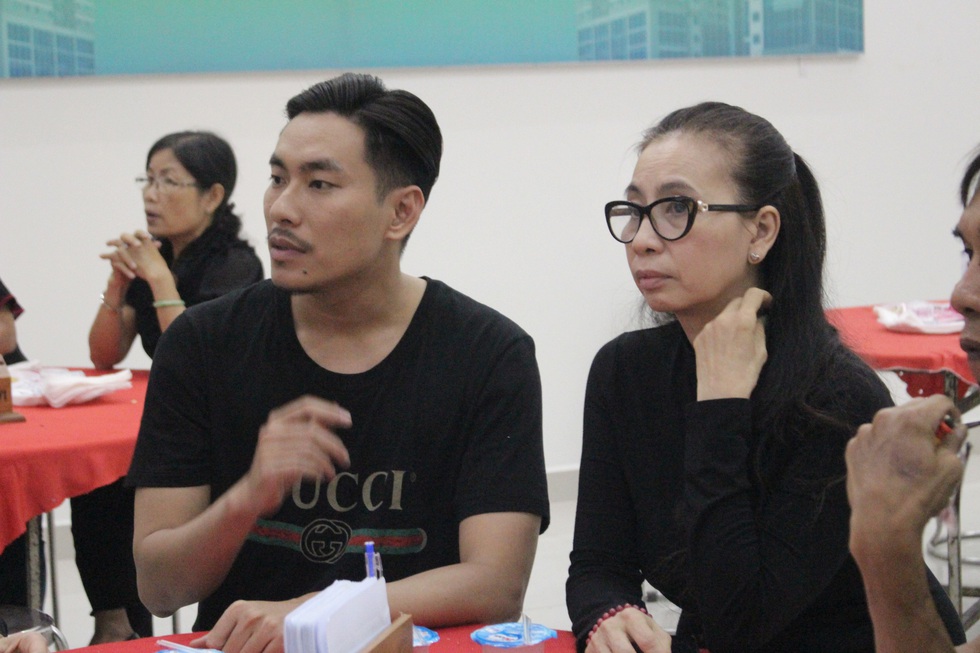 Ca sĩ Giao Linh, diễn viên Lý Hùng, Kiều Minh Tuấn... viếng nghệ sĩ Nguyễn Chánh Tín - Ảnh 8. Ca sĩ Giao Linh, diễn viên Lý Hùng, Kiều Minh Tuấn... viếng nghệ sĩ Nguyễn Chánh Tín - Ảnh 8.