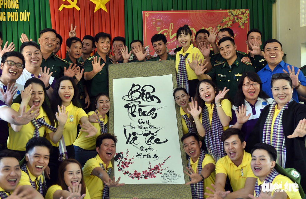 Mùa xuân biển đảo 9: Một ngày thăm 6 đơn vị nơi đảo xa - Ảnh 9. Mùa xuân biển đảo 9: Một ngày thăm 6 đơn vị nơi đảo xa - Ảnh 9.