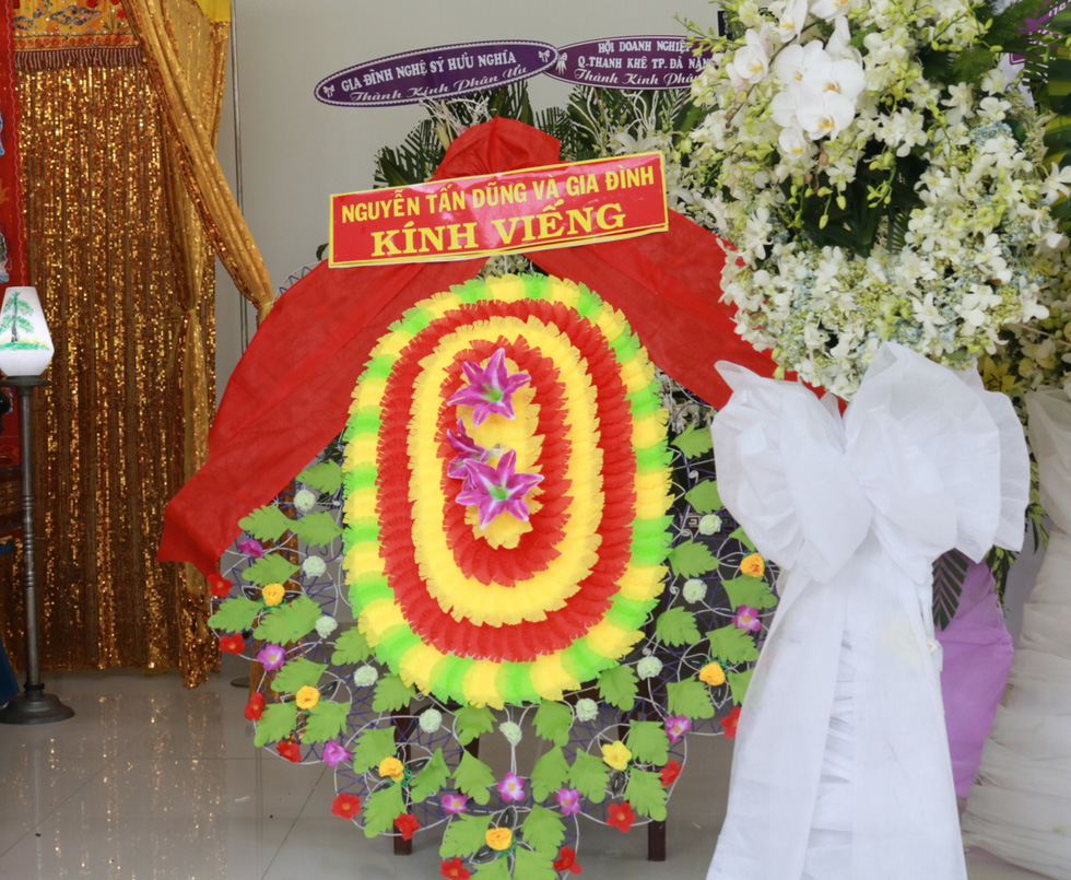 Nguyên Thủ tướng Nguyễn Tấn Dũng và nhiều nghệ sĩ đến chia buồn cùng gia đình Nguyễn Chánh Tín - Ảnh 3.