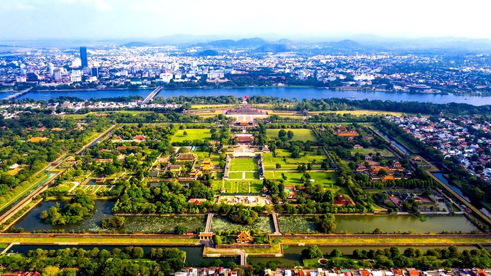 Chủ tịch tỉnh kể chuyện đi dự giờ, nhặt rác, gặp tài xế xích lô... - Ảnh 2. Chủ tịch tỉnh kể chuyện đi dự giờ, nhặt rác, gặp tài xế xích lô... - Ảnh 2.