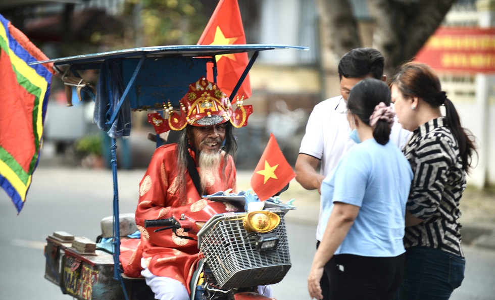 Lễ hội Nghinh Ông - Cần Giờ: Tưng bừng đường phố - Ảnh 4. Lễ hội Nghinh Ông - Cần Giờ: Tưng bừng đường phố - Ảnh 4.