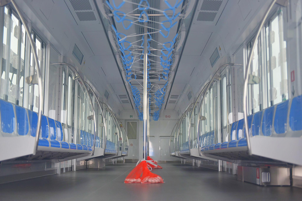 Tàu metro 1 lăn bánh ở depot, tháng 4-2021 sẽ chạy thử từ ngã tư Bình Thái về Long Bình - Ảnh 9.