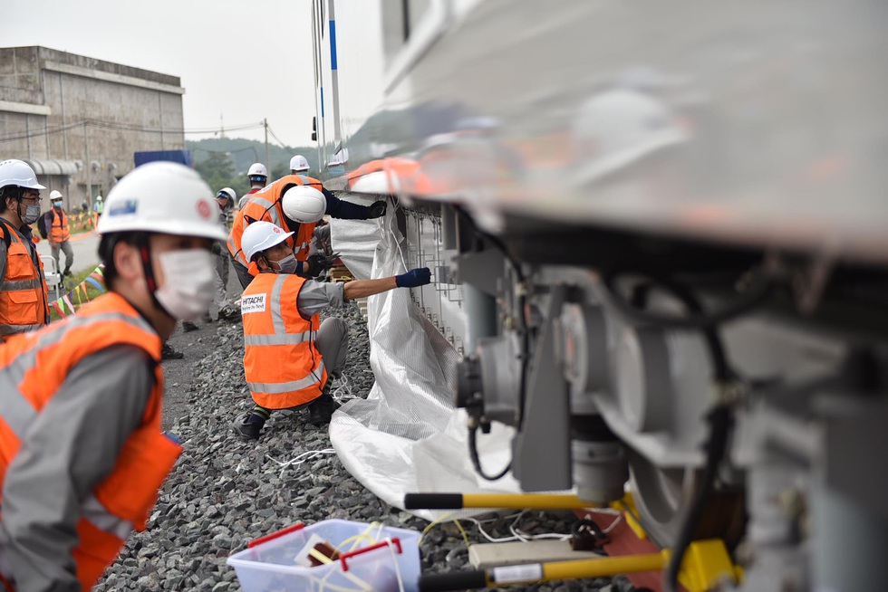 Tàu metro 1 lăn bánh ở depot, tháng 4-2021 sẽ chạy thử từ ngã tư Bình Thái về Long Bình - Ảnh 6.
