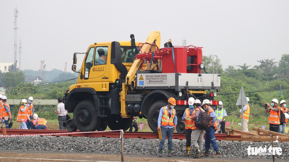 Tàu metro 1 lăn bánh ở depot, tháng 4-2021 sẽ chạy thử từ ngã tư Bình Thái về Long Bình - Ảnh 16.