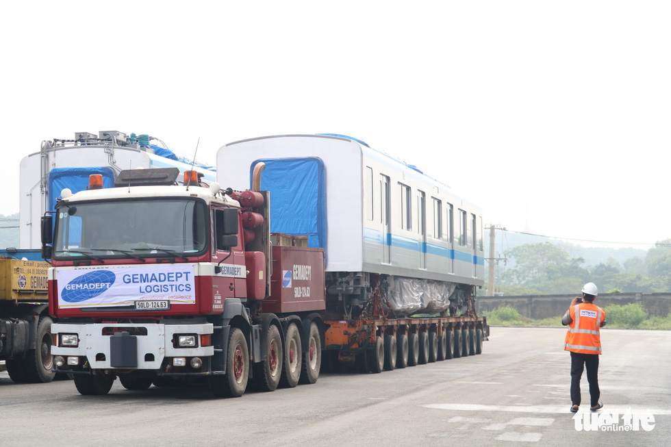 Tàu metro 1 lăn bánh ở depot, tháng 4-2021 sẽ chạy thử từ ngã tư Bình Thái về Long Bình - Ảnh 3.