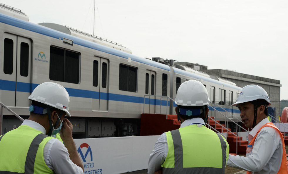 Bí thư Nguyễn Thiện Nhân trải nghiệm tàu metro số 1 - Ảnh 10.