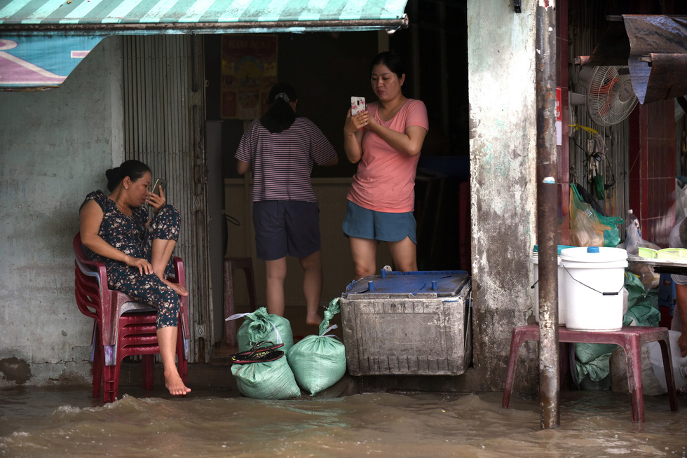 The storm surge in Ho Chi Minh City reached a maximum of 1.7 m, and was immense and unknown - Photo 1.