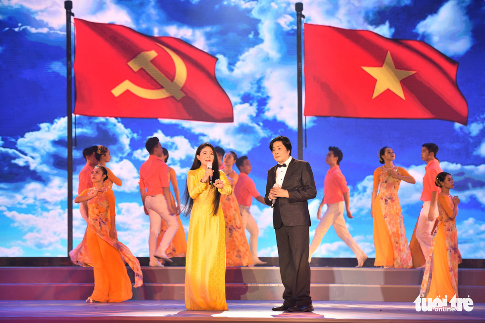 Thanh Ngân, Tạ Minh Tâm, Đàm Vĩnh Hưng hát mừng thành công Đại hội Đảng - Ảnh 4.