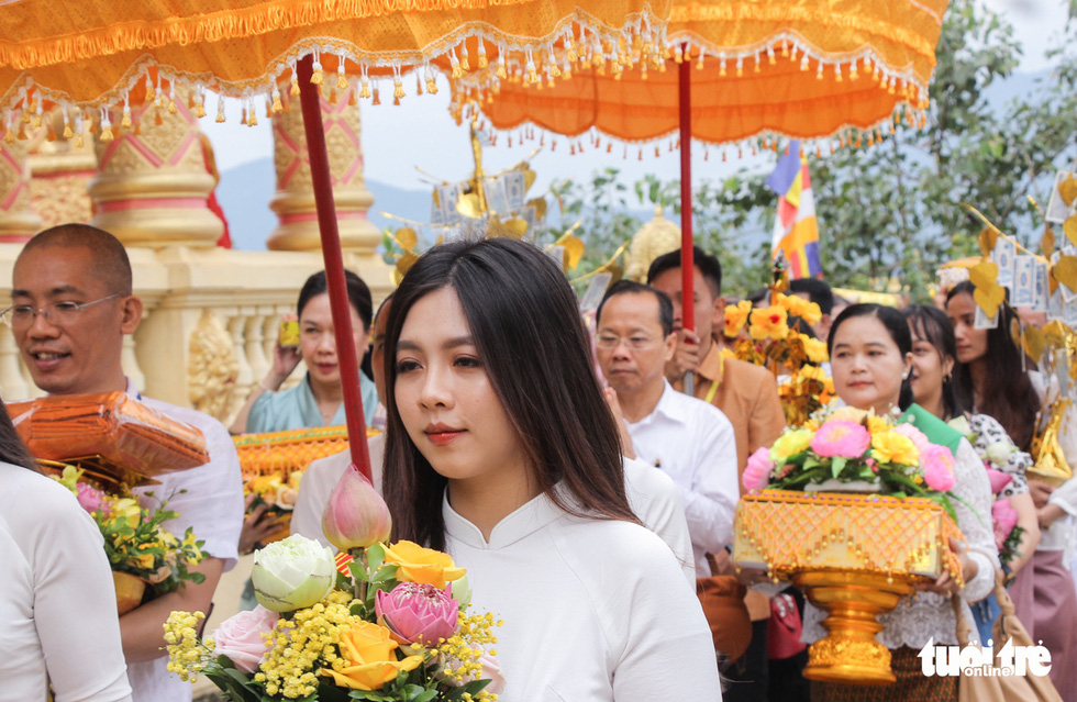 Độc đáo lễ cầu mưa và lễ dâng y Kathina tại làng Văn hóa - Du lịch các dân tộc Việt Nam - Ảnh 3.