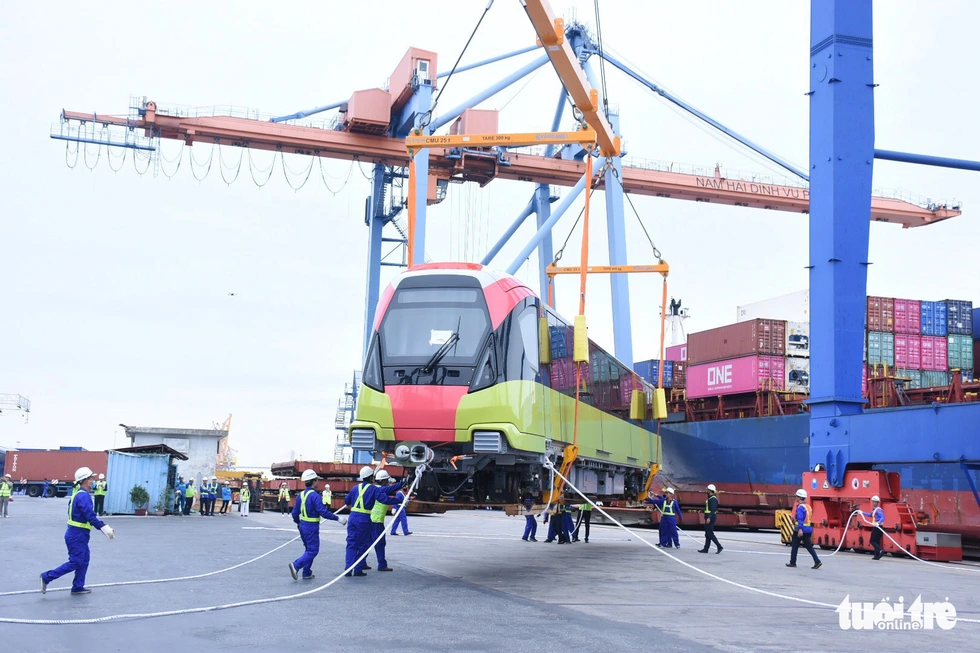 Chiêm ngưỡng đoàn tàu metro Nhổn - ga Hà Nội rời cảng Hải Phòng - Ảnh 1. Chiêm ngưỡng đoàn tàu metro Nhổn - ga Hà Nội rời cảng Hải Phòng - Ảnh 1.