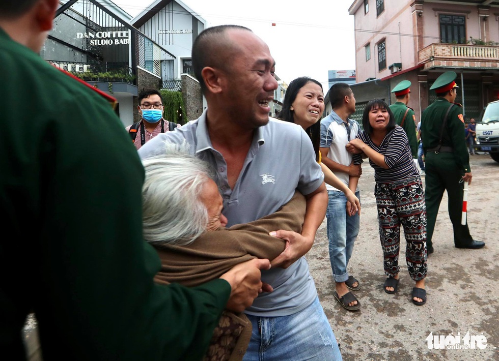 Đưa thi thể 22 chiến sĩ về Đông Hà: Nỗi đau thấu trời đất - Ảnh 1.