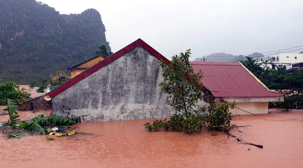 Quảng Bình thành rốn lũ mới - Ảnh 6.