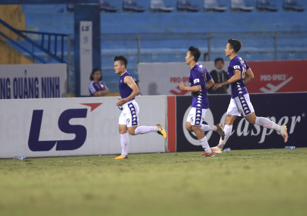 CLB Hà Nội - Hà Tĩnh (hiệp 1) 0-0: Quyết thắng để đua vô địch - Ảnh 1.