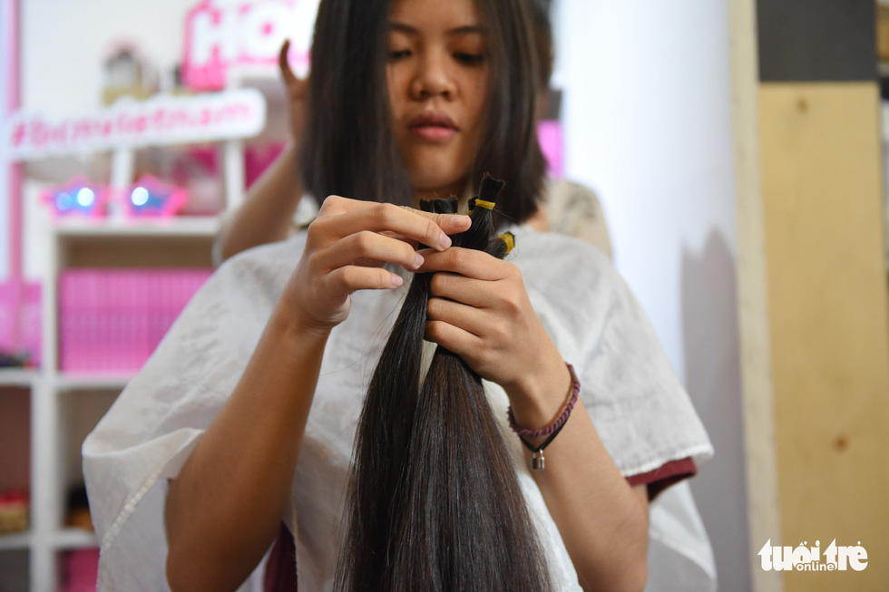 Cảm động bạn trẻ Sài Gòn ‘cắt phăng’ mái tóc gửi tặng bệnh nhân ung thư - Ảnh 5.