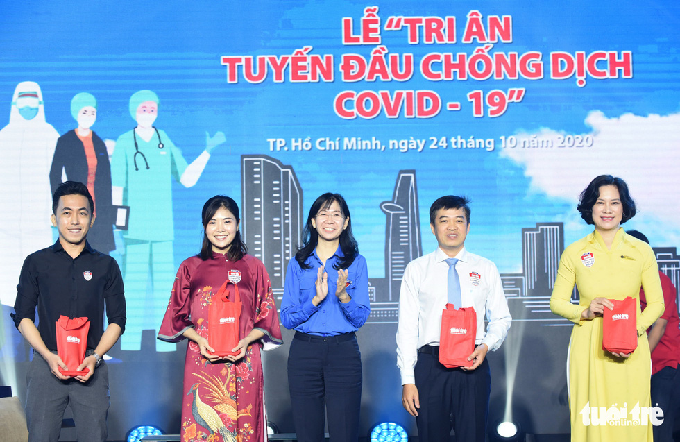 Tri ân Tuyến đầu chống dịch: Nặng thương hai tiếng đồng bào - Ảnh 1.