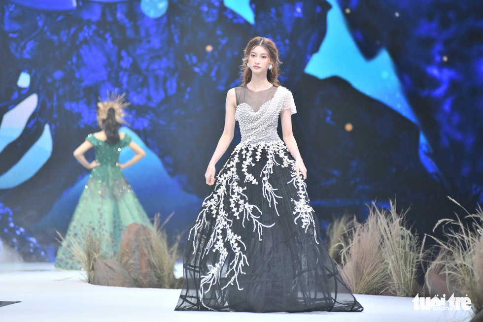 Vietnam Runway Fashion Week 2020: Bởi rừng là hơi thở, là sự sống, là sự hồi sinh...