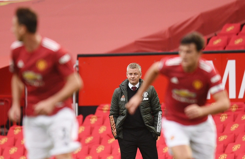 Những khoảnh khắc ấn tượng trong ngày Man Utd, Liverpool cùng bị nhấn chìm - Ảnh 13. Những khoảnh khắc ấn tượng trong ngày Man Utd, Liverpool cùng bị nhấn chìm - Ảnh 13.