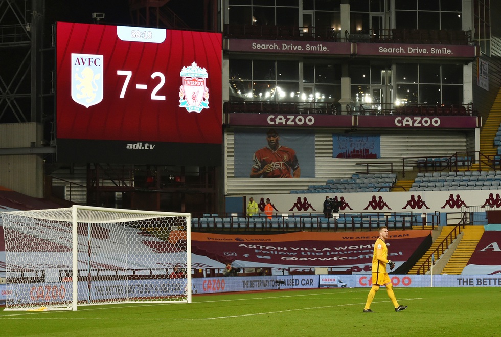Những khoảnh khắc ấn tượng trong ngày Man Utd, Liverpool cùng bị nhấn chìm - Ảnh 23. Những khoảnh khắc ấn tượng trong ngày Man Utd, Liverpool cùng bị nhấn chìm - Ảnh 23.