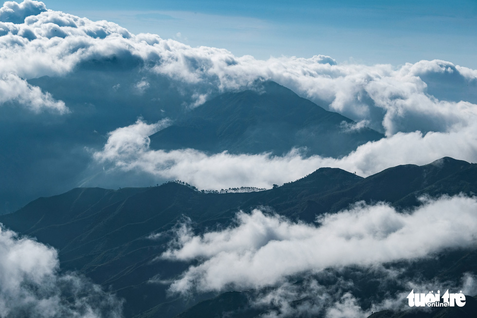 Biển mây ôm núi, vờn gió ở Háng Đồng - Ảnh 3.