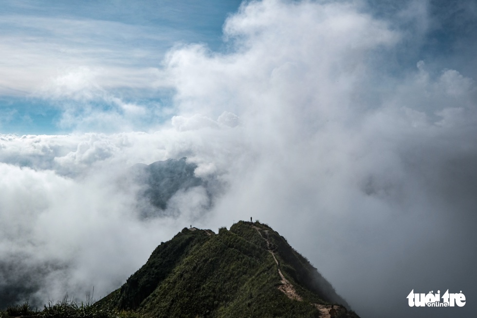 Sea of ​​clouds embracing the mountain, playing the wind in Gang Dong - Photo 9.