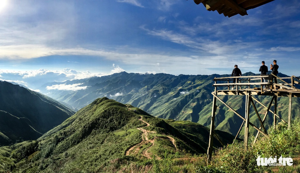 Sea of ​​clouds hugging the mountain, blowing the wind in Gang Dong - Photo 7.