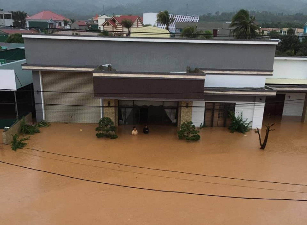 Quảng Nam, Huế mưa dồn dập, nhiều khu vực bị ngập lũ, sạt lở - Ảnh 11.