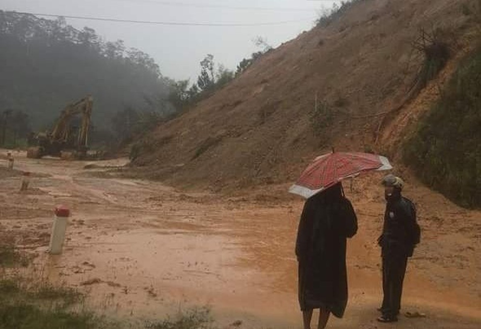 Miền Trung mưa dồn dập, nước lũ tràn vào phố cổ Hội An - Ảnh 5. Miền Trung mưa dồn dập, nước lũ tràn vào phố cổ Hội An - Ảnh 5.