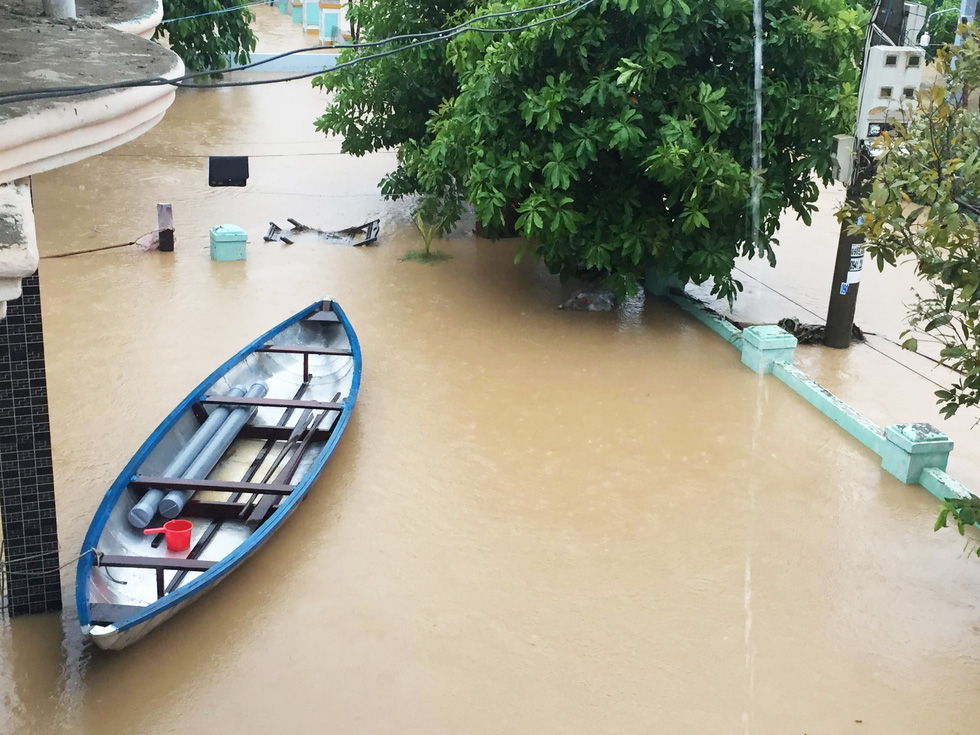 Quảng Nam, Huế mưa dồn dập, nhiều khu vực bị ngập lũ, sạt lở - Ảnh 4.