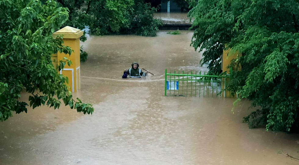 Quảng Nam, Huế mưa dồn dập, nhiều khu vực bị ngập lũ, sạt lở - Ảnh 13.