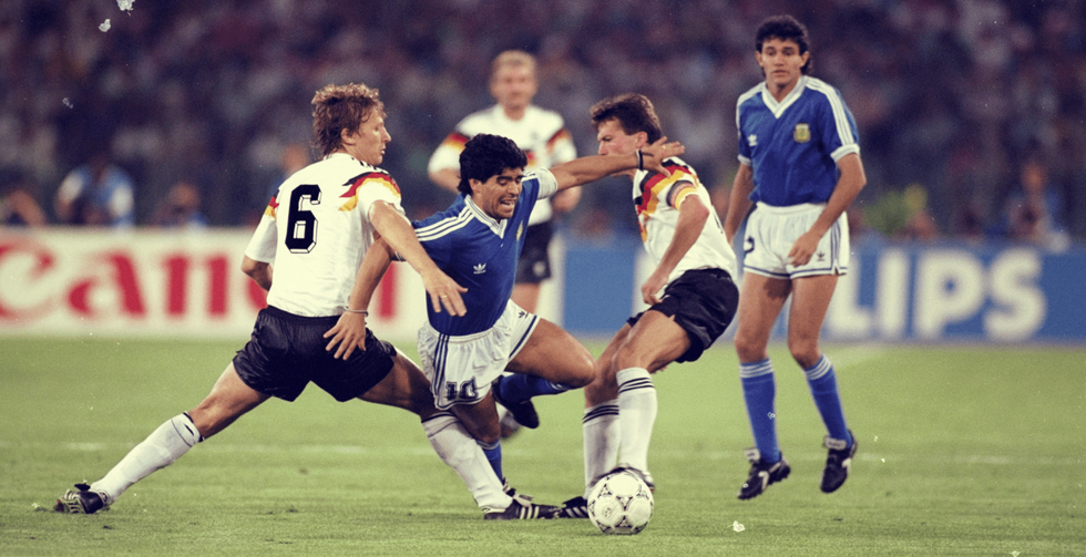 Sự nghiệp vĩ đại của Maradona qua ảnh - Ảnh 14. Sự nghiệp vĩ đại của Maradona qua ảnh - Ảnh 14.