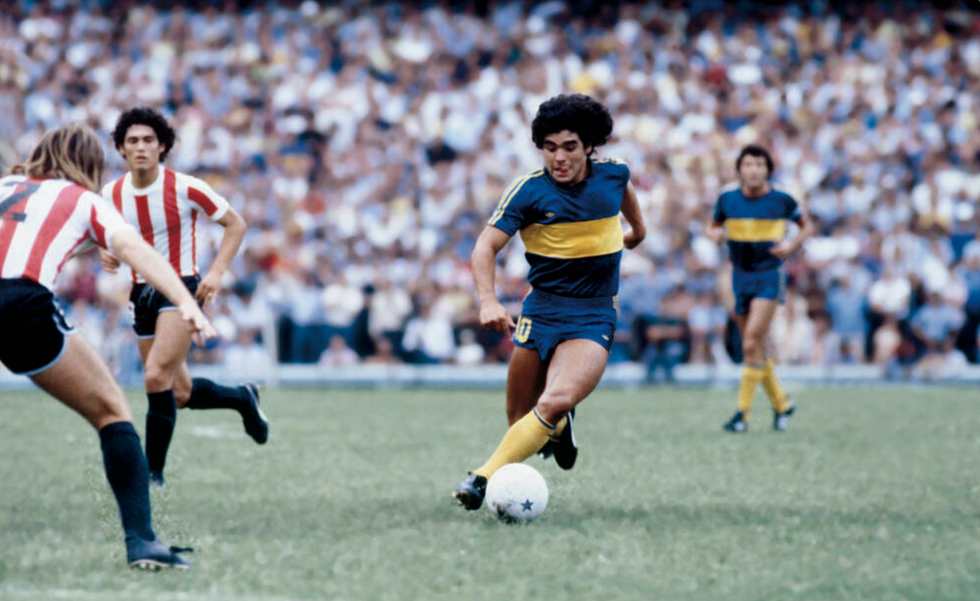 Sự nghiệp vĩ đại của Maradona qua ảnh - Ảnh 3. Sự nghiệp vĩ đại của Maradona qua ảnh - Ảnh 3.