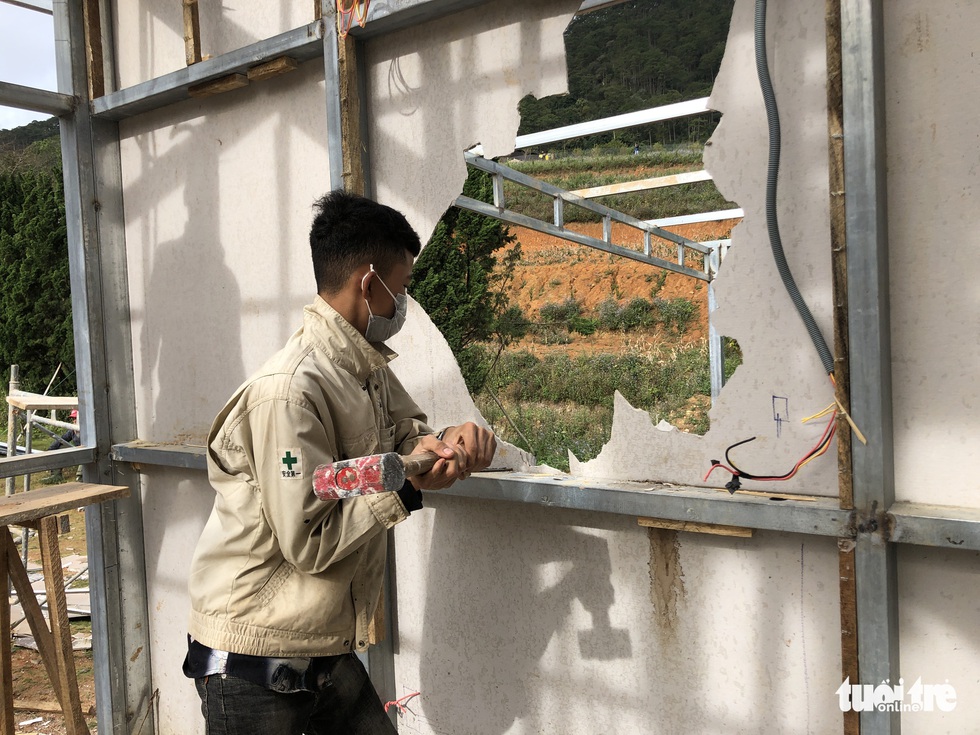 Cưỡng chế tháo dỡ làng biệt thự xây trái phép trên đất rừng ở Đà Lạt - Ảnh 3. Cưỡng chế tháo dỡ làng biệt thự xây trái phép trên đất rừng ở Đà Lạt - Ảnh 3.