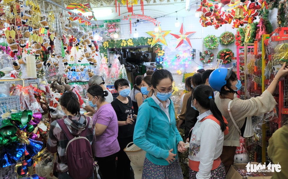 The Saigon parish begins to light up the lights to prepare for Christmas - Photo 2.