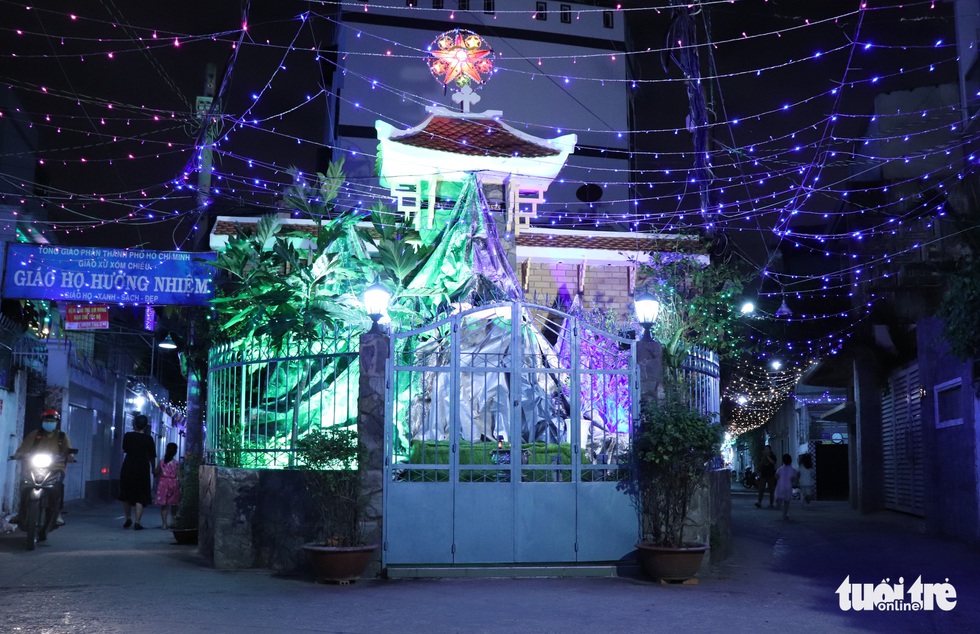 The Saigon parish begins to light up to prepare for Christmas - Photo 10.