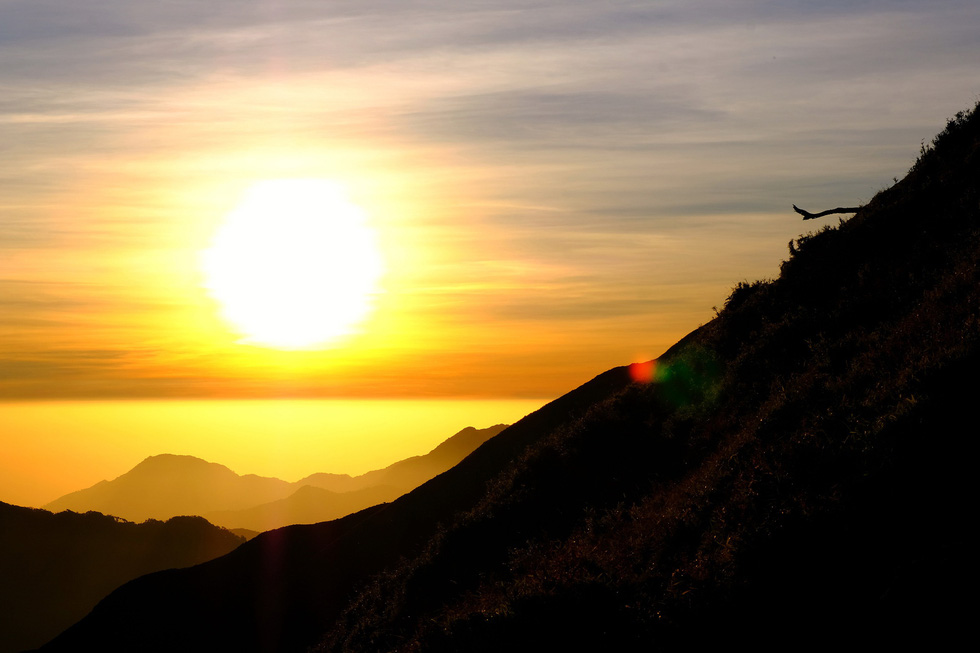 2 days climbing the top of Ta Chinh Nhu mountain watching the purple sunset - Photo 5.