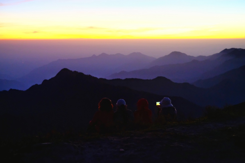 2 days climbing the top of Ta Chinh Nhu mountain watching the purple sunset - Photo 8.