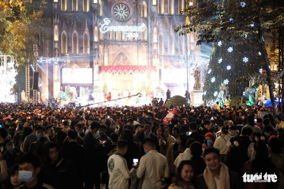 Splendid Christmas in Ho Chi Minh City and Hanoi - Photo 14.
