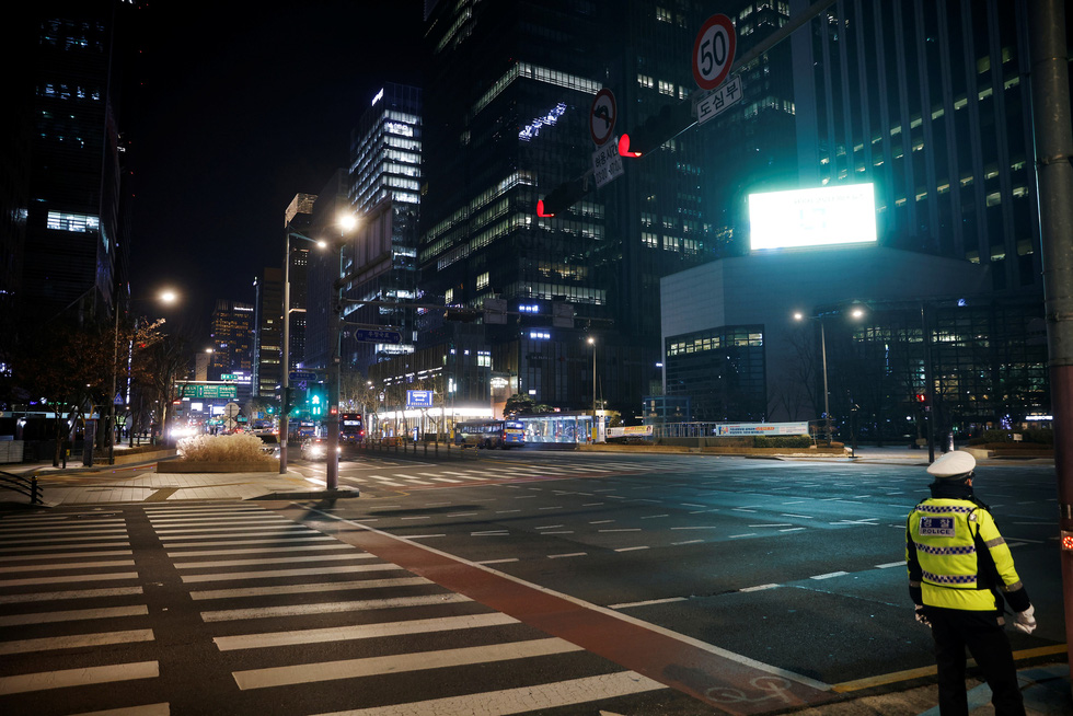 Hello 2021: South Korea silently welcomes the New Year, North Korea opens a music festival, displays fireworks - Photo 3.