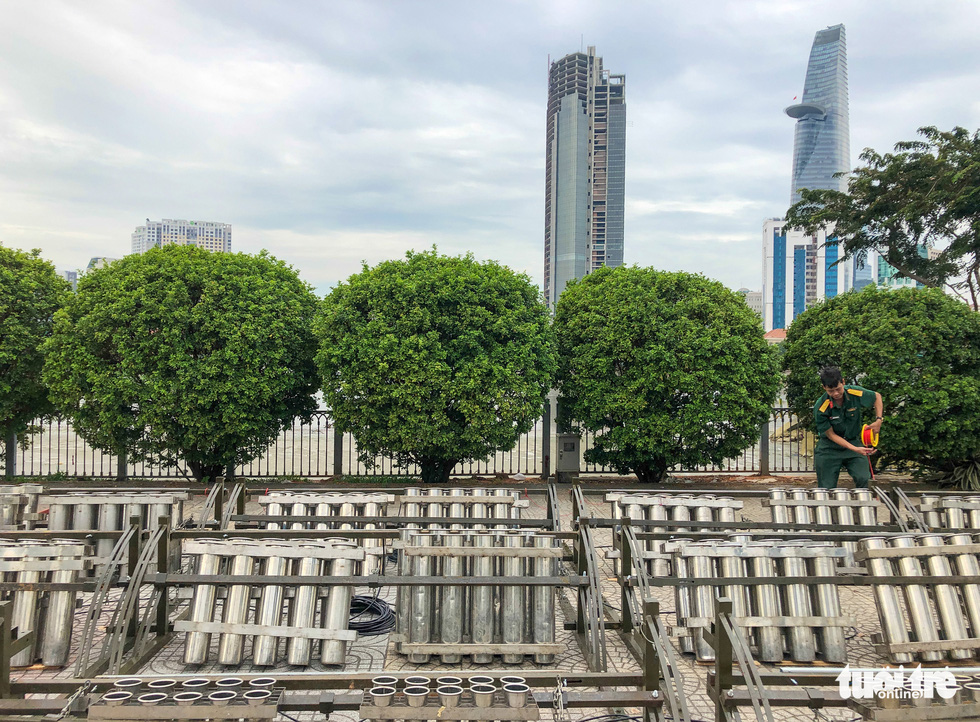 Overview of the fireworks field ready to welcome the new year 2021 in Ho Chi Minh City - Photo 8.