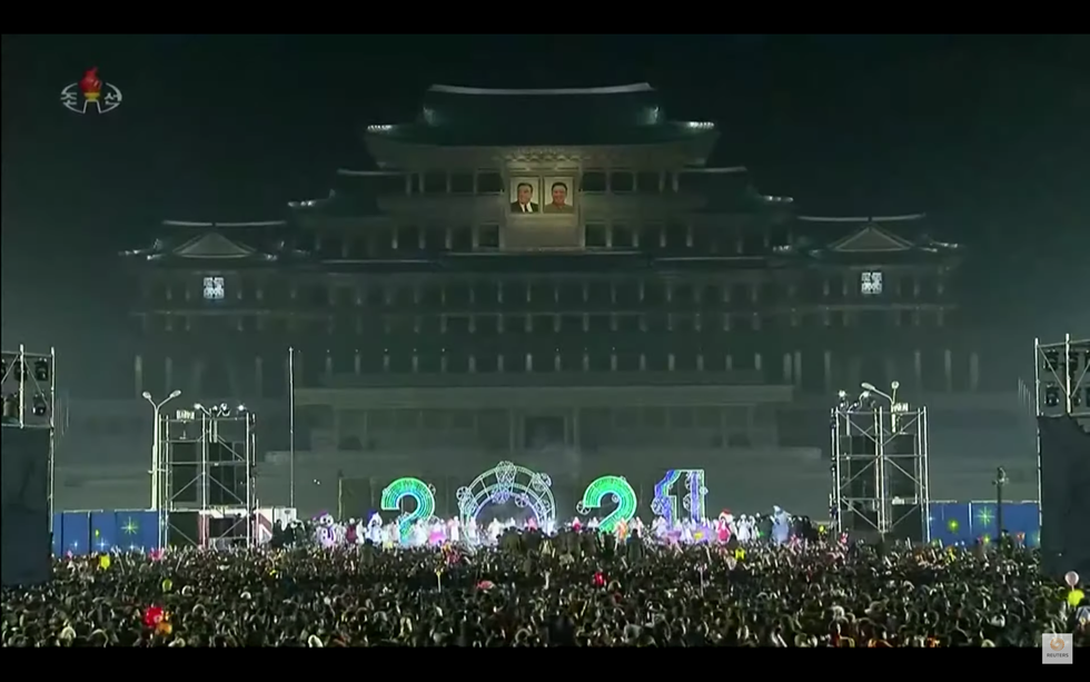 Hello 2021: South Korea silently welcomes the New Year, North Korea opens a music festival, displays fireworks - Photo 2.