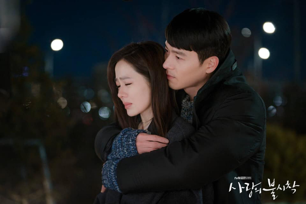 Dispatch tung bằng chứng hẹn hò của cặp đôi Son Ye Jin và Hyun Bin