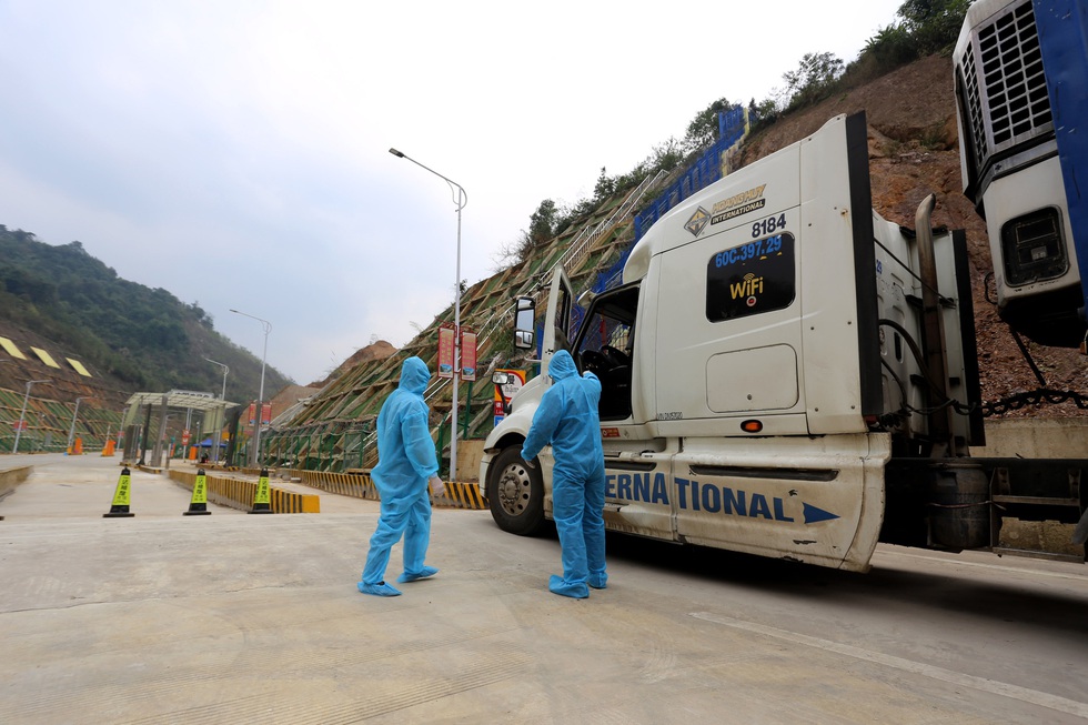 Ngày đầu tiên cửa khẩu Tân Thanh mở lại, 300 tấn nông sản qua Trung Quốc - Ảnh 1. Ngày đầu tiên cửa khẩu Tân Thanh mở lại, 300 tấn nông sản qua Trung Quốc - Ảnh 1.
